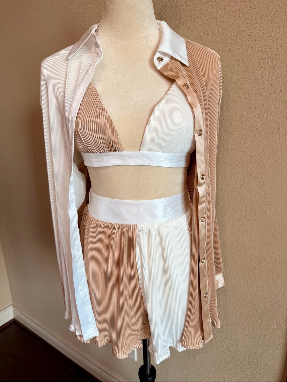 Blue B Collection 3-Piece Plissé Set S Ivory Champagne Resort NWOT